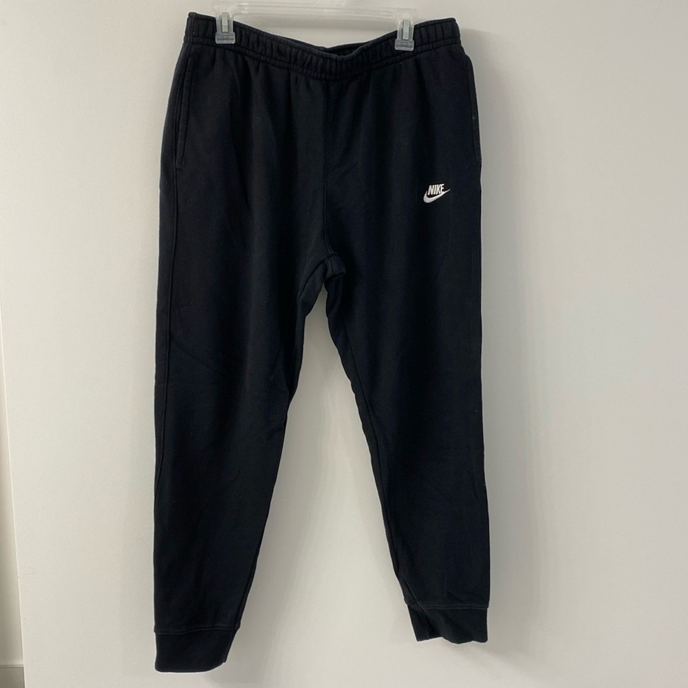 Nike men’s sweatpants. Size large, colour black